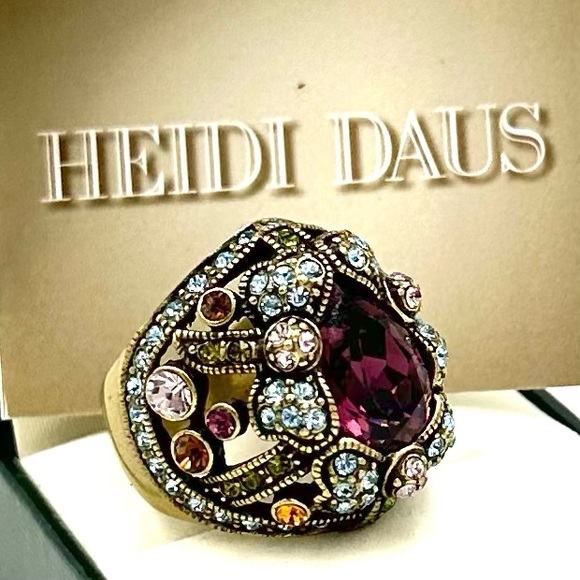 Heidi Daus Confection Statement Ring Size 7 Amethyst Swarovski Crystal Cocktail - Picture 2 of 11